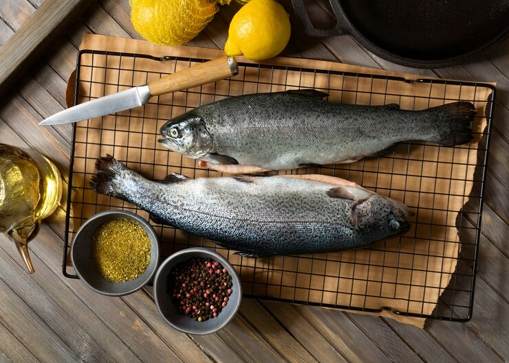 خوردن ماهی قزل آلا چه بیماریهایی را درمان میکند؟